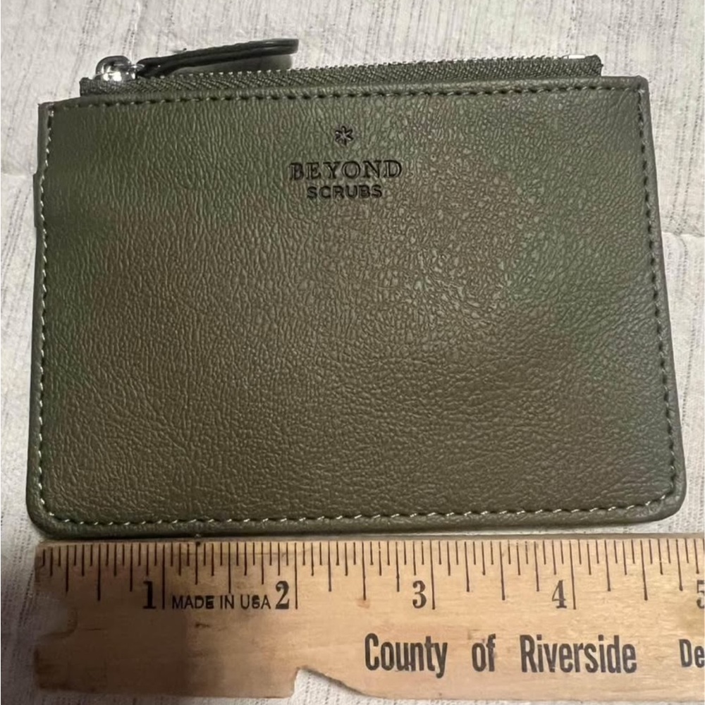 Compact Green Wallet with Zipper Closure